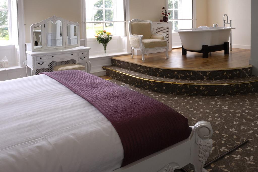 Haughton Hall Hotel & Leisure Club Телфорд Екстериор снимка